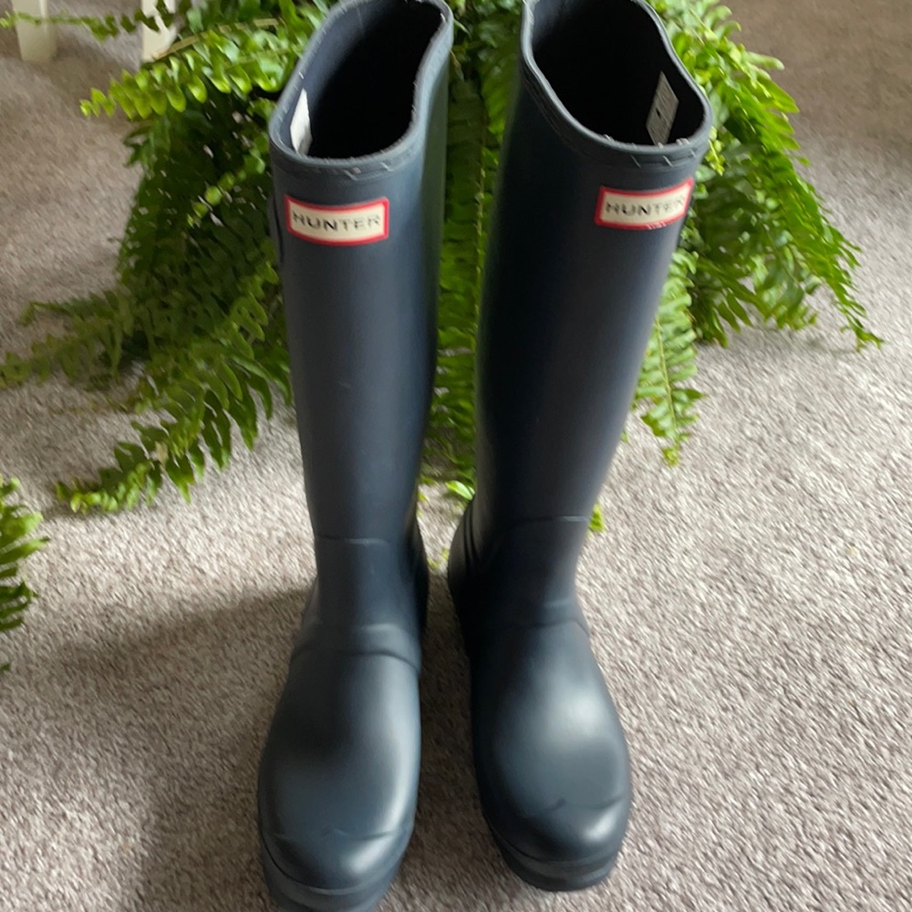 Barely used Hunter Boots. Matte Blue size 9